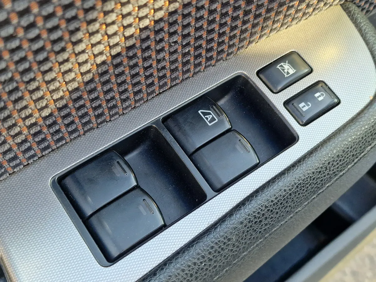 Nissan Tiida 1.6 AT (110 л.с.)