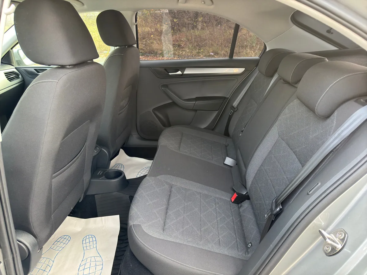 Volkswagen Polo 1.6 MPI MT (110 л.с.)