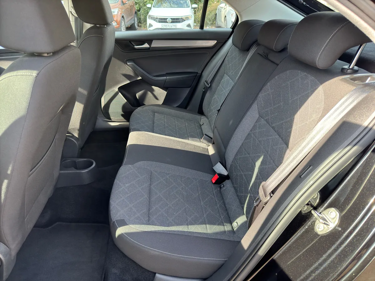 Volkswagen Polo 1.6 AT (110 л.с.)