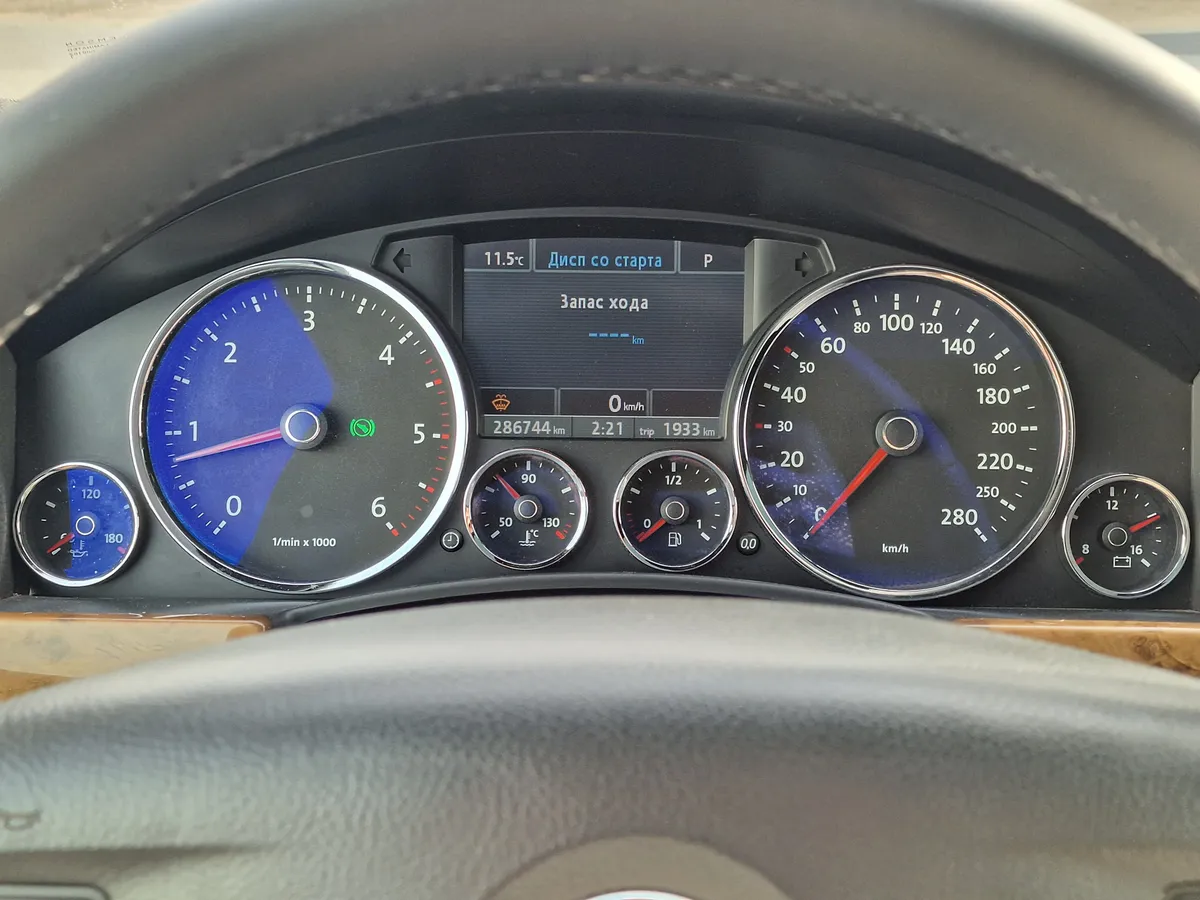 Volkswagen Touareg 3.0 AT (240 л.с.)