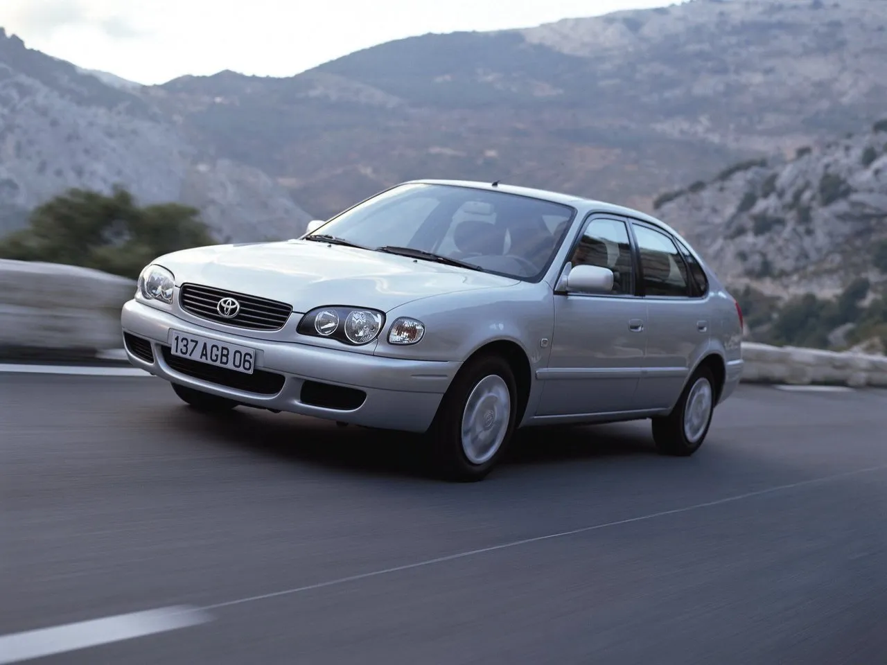 Toyota Corolla 1.9 MT FWD (69 л.с.)
