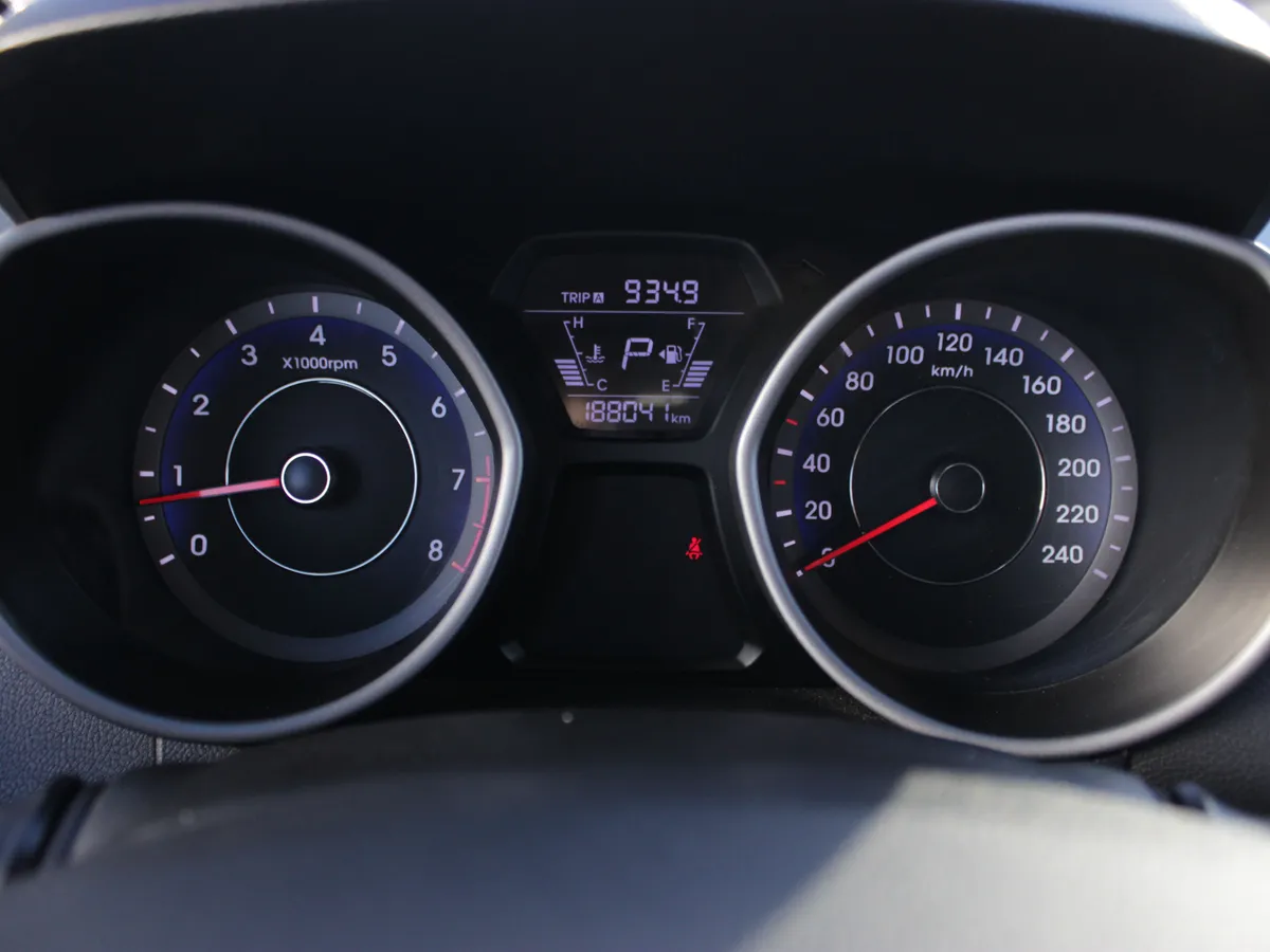 Hyundai Elantra 1.6 AT (132 л.с.)