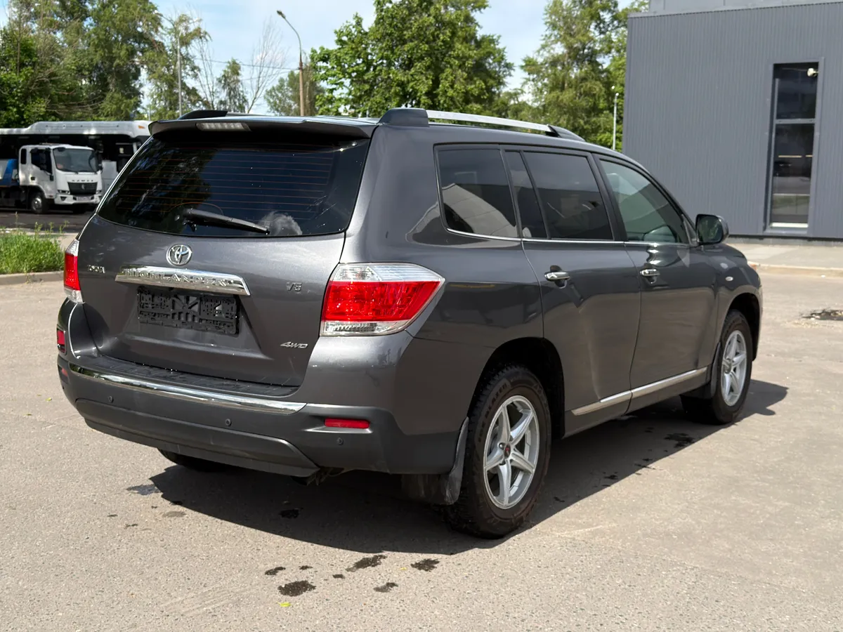 Toyota Highlander 3.5 AT 4WD (273 л.с.)