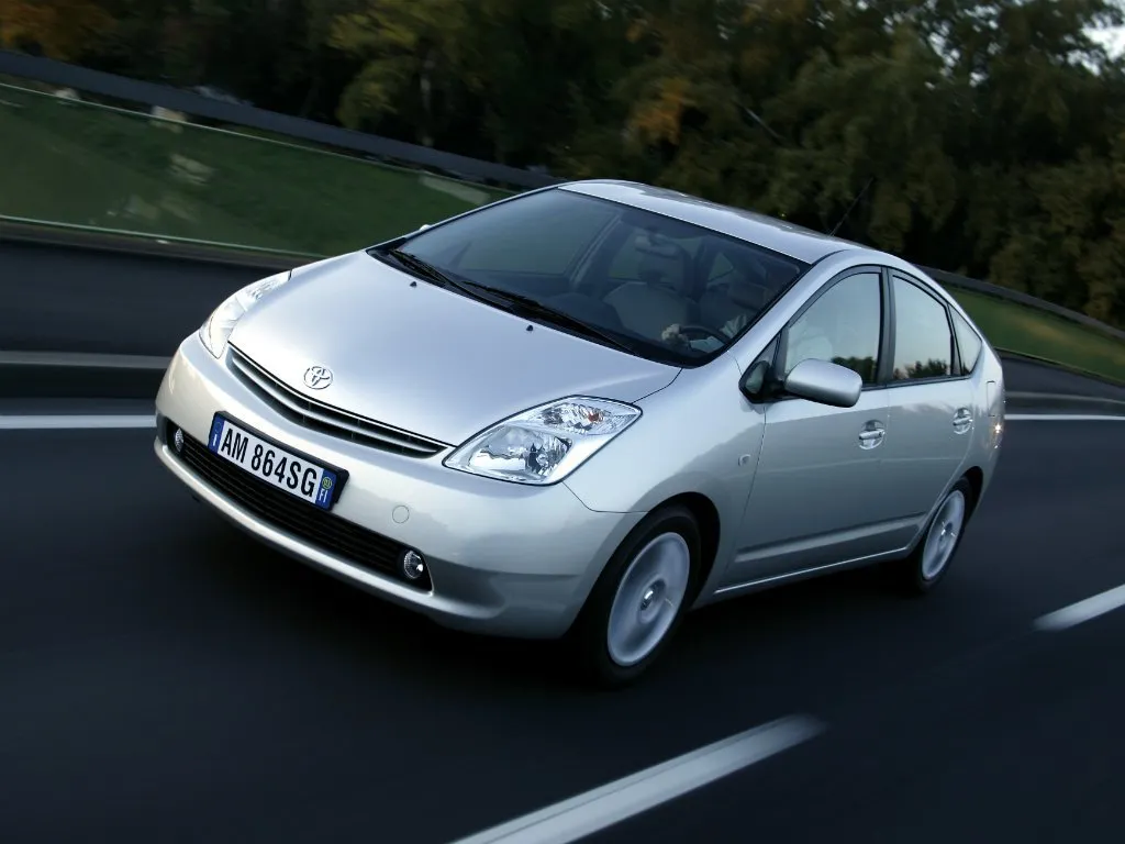 Toyota Prius 1.5 AT FWD (77 л.с.)