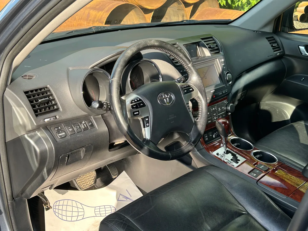 Toyota Highlander 3.5 AT 4WD (273 л.с.)