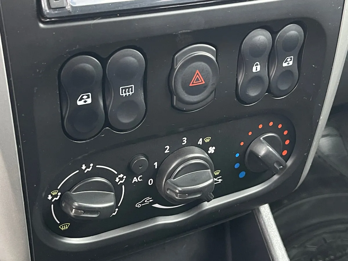 Nissan Almera 1.6 AT (102 л.с.)