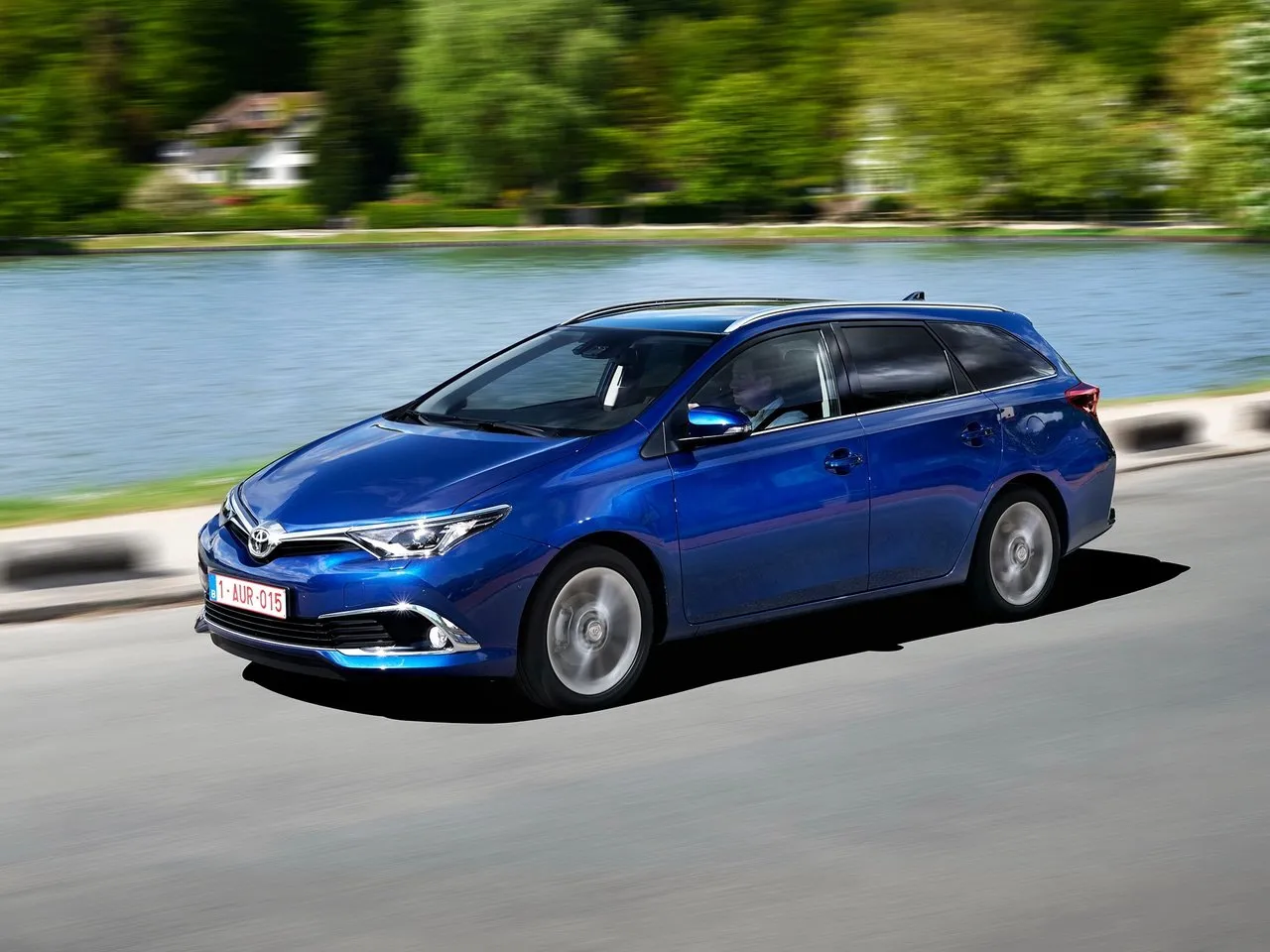 Toyota Auris 1.2 CVT FWD (116 л.с.)