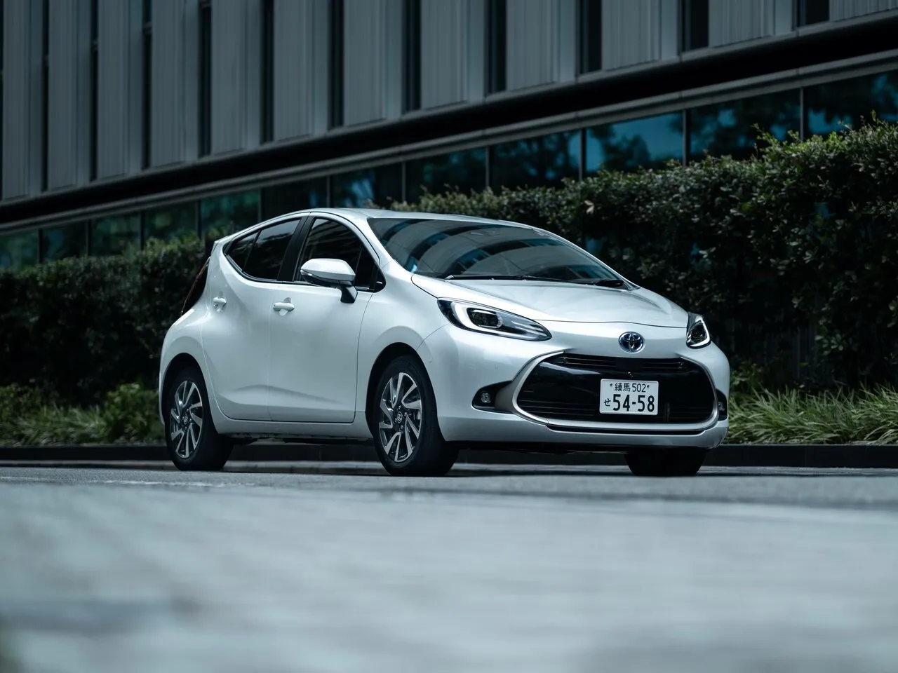 Toyota Aqua 1.5 CVT FWD (91 л.с.)