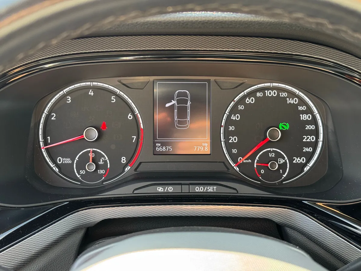 Volkswagen Polo 1.6 AT (110 л.с.)