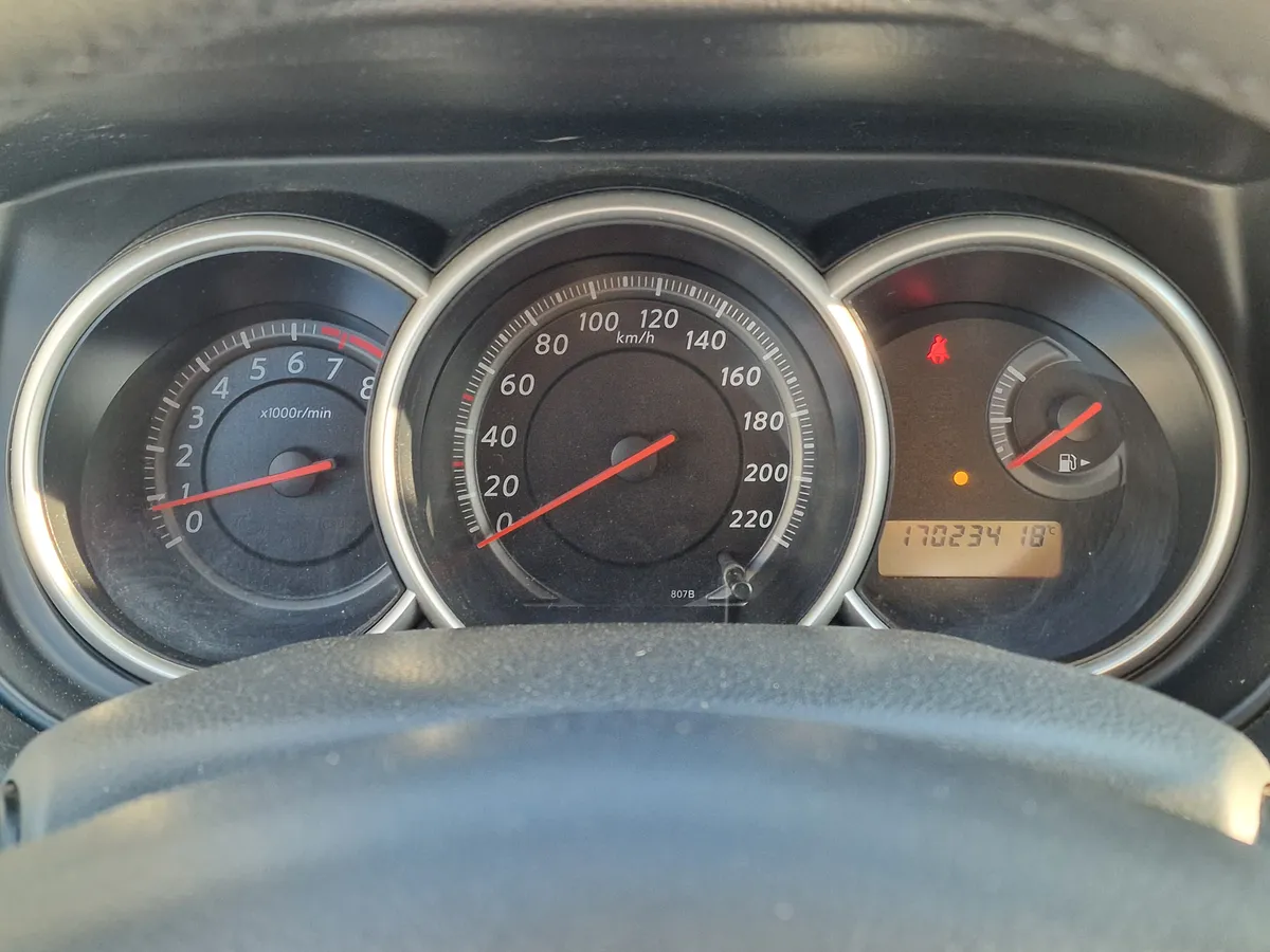 Nissan Tiida 1.6 AT (110 л.с.)