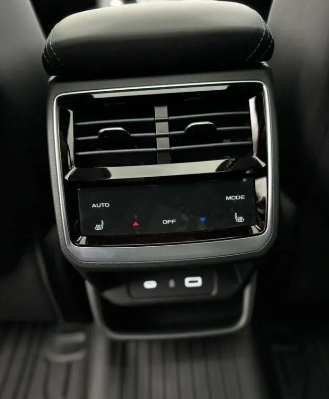 Geely Monjaro 2.0 AT AWD (272 л.с.)