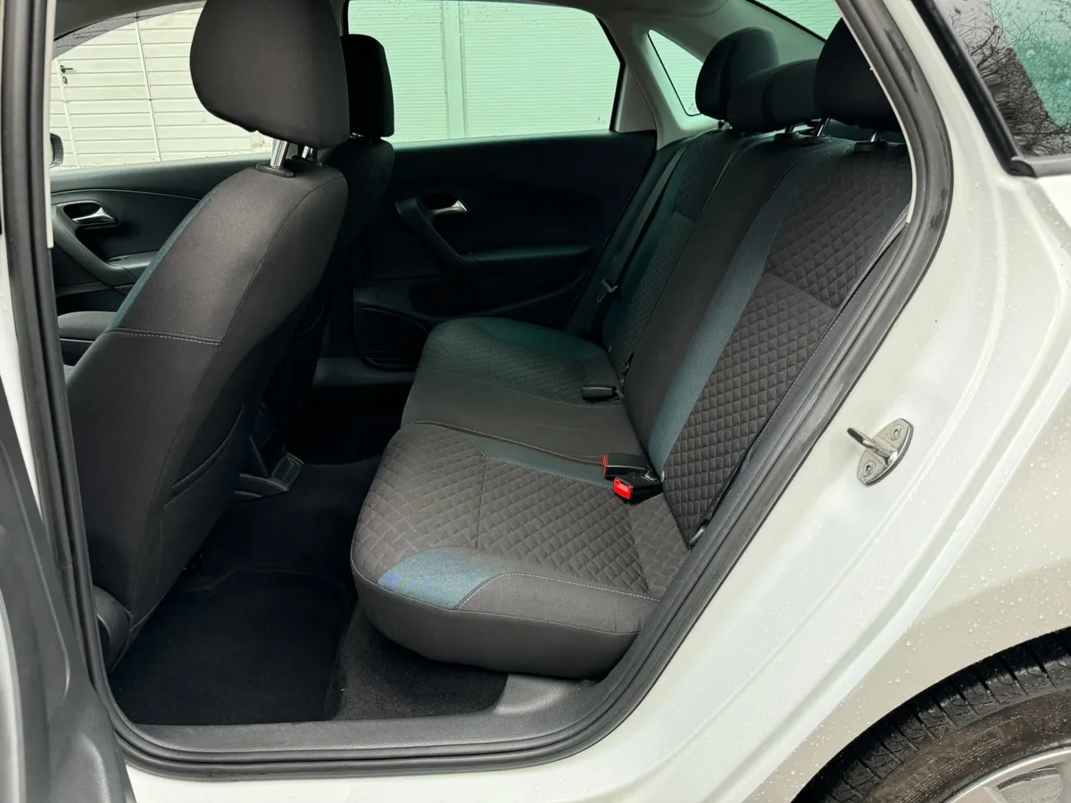 Volkswagen Polo 1.6 MPI AT (110 л.с.)