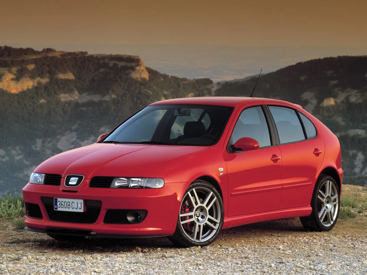 SEAT Leon Cupra 1.8 MT FWD (225 л.с.)
