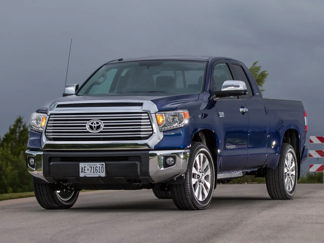 Toyota Tundra 4 AT RWD (270 л.с.)