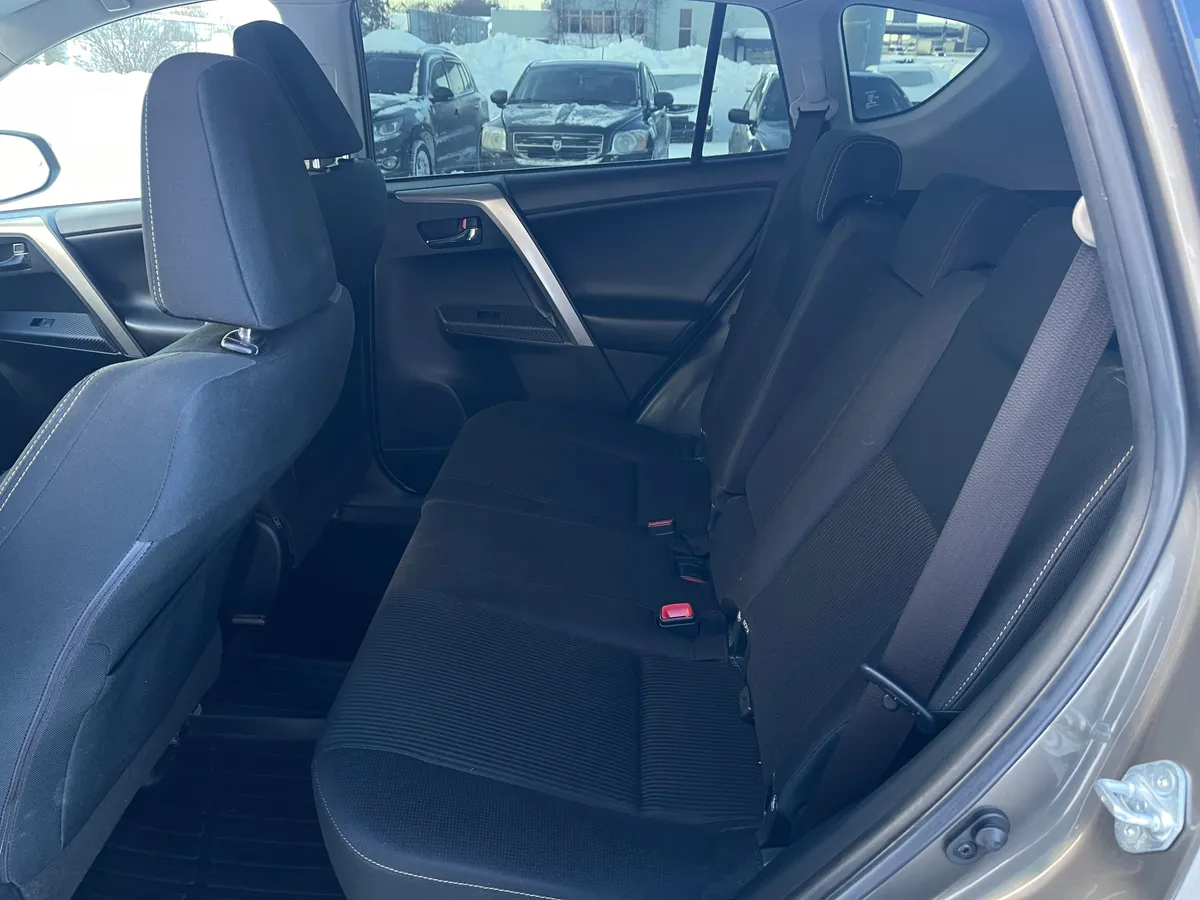 Toyota RAV4 2.0 CVT 4WD (146 л.с.)