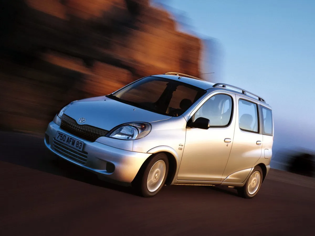 Toyota Yaris Verso 1.4 MT FWD (75 л.с.)