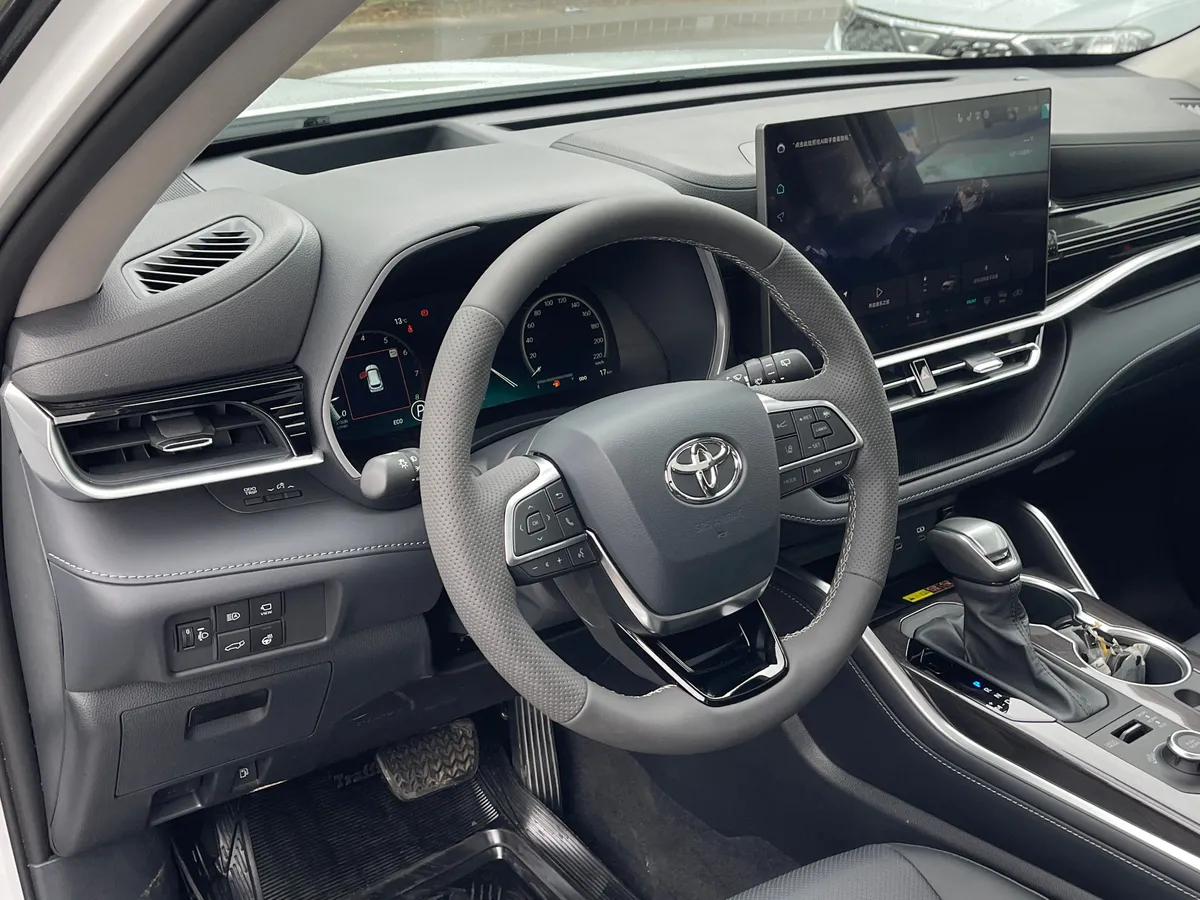Toyota Highlander 2.0 AT 4WD (248 л.с.)