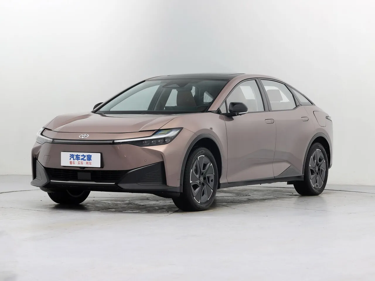 Toyota bZ3  AT FWD (245 л.с.)