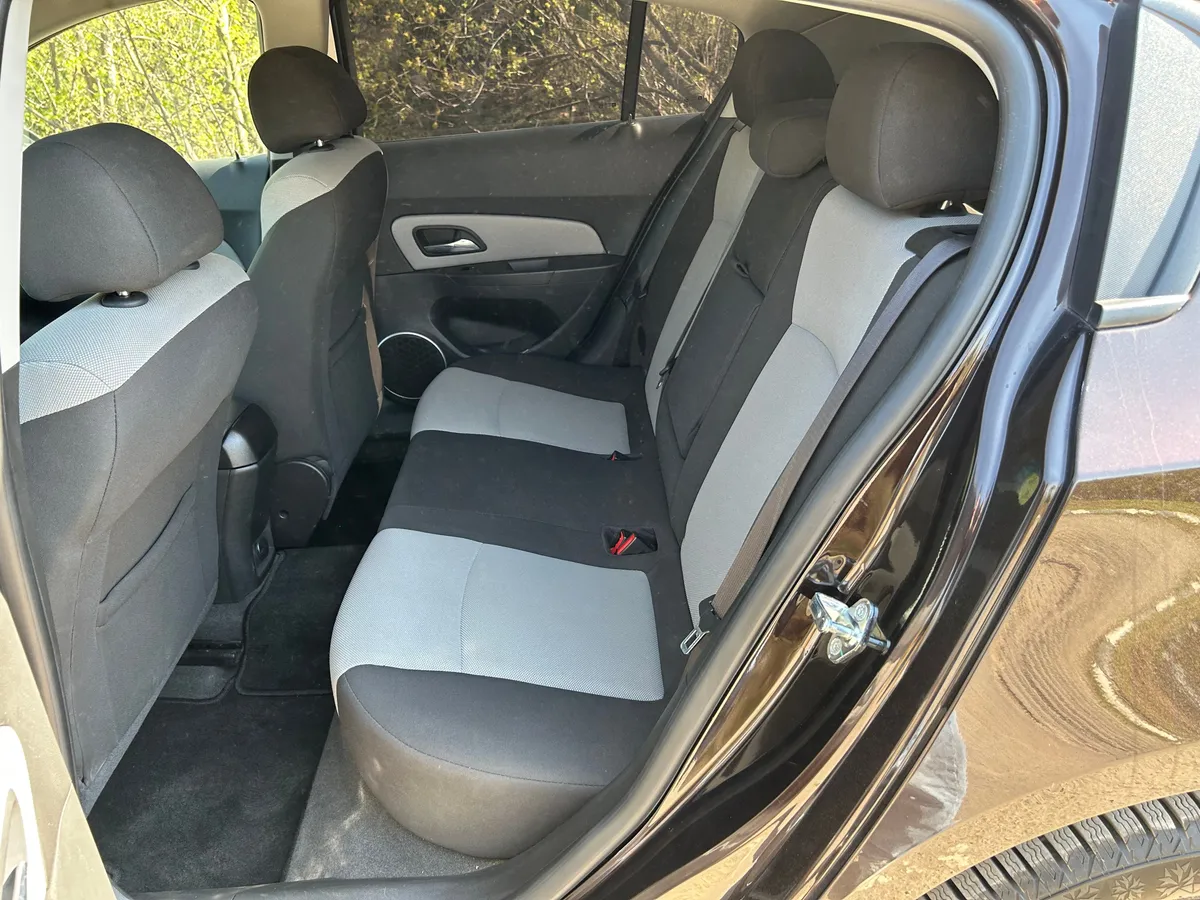 Chevrolet Cruze 1.8 MT (141 л.с.)