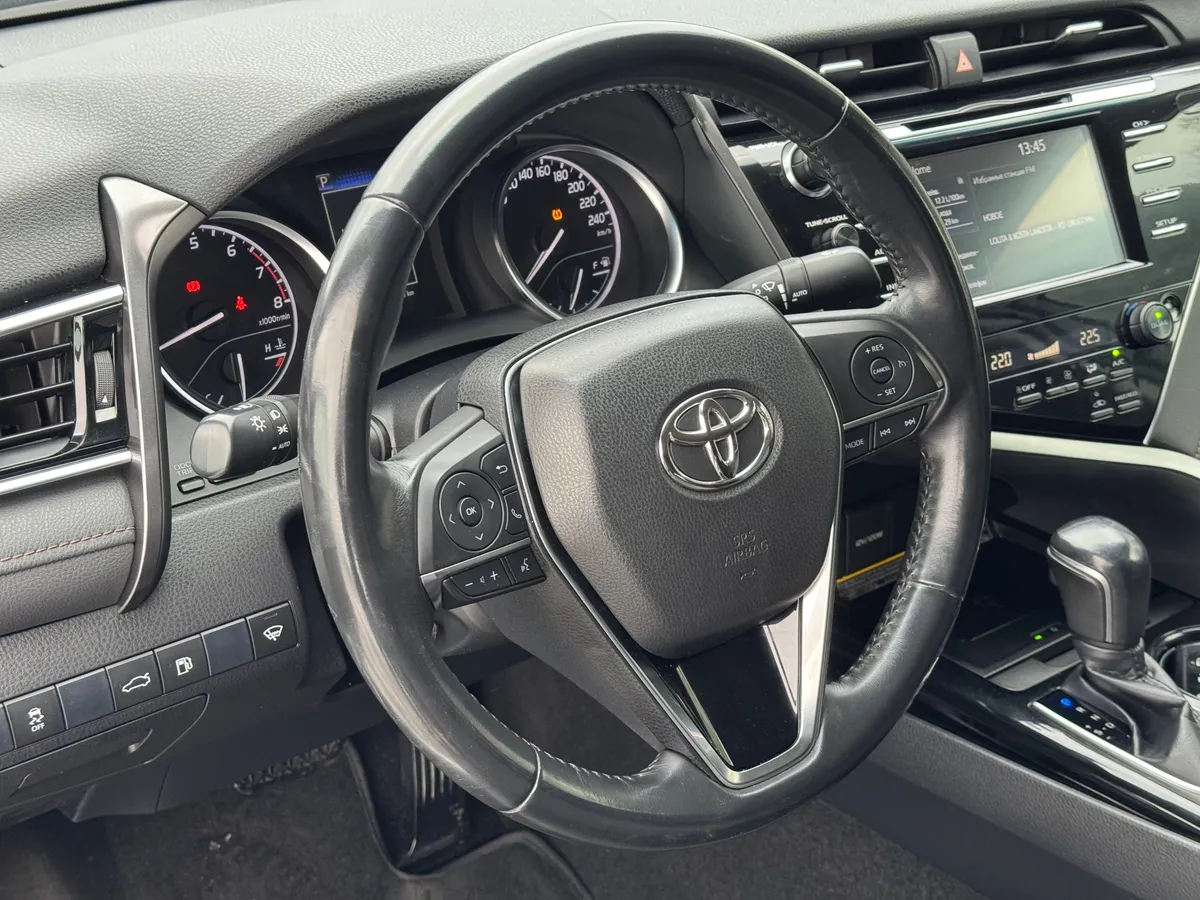 Toyota Camry 2.5 AT (181 л.с.)
