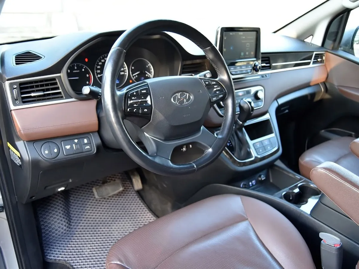 Hyundai Grand Starex 2.5 AT 4WD (145 л.с.)
