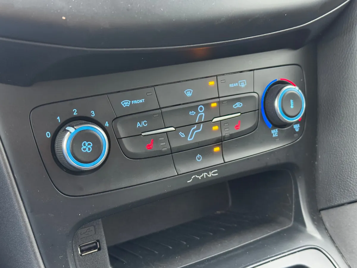 Ford Focus 1.6 Ti-VCT PowerShift (105 л.с.), 2016 — фото 9
