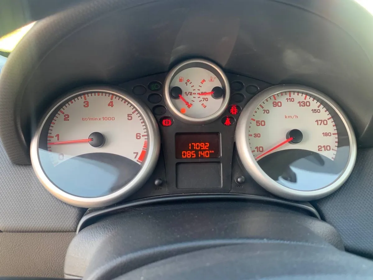 Peugeot 207 1.4 MT (90 л.с.)