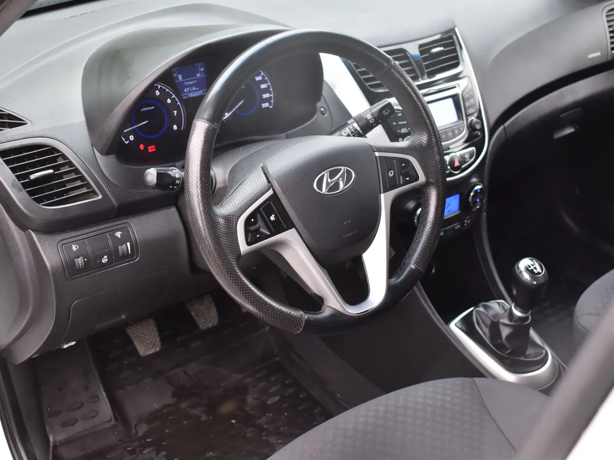 Hyundai Solaris 1.6 MT (123 л.с.)
