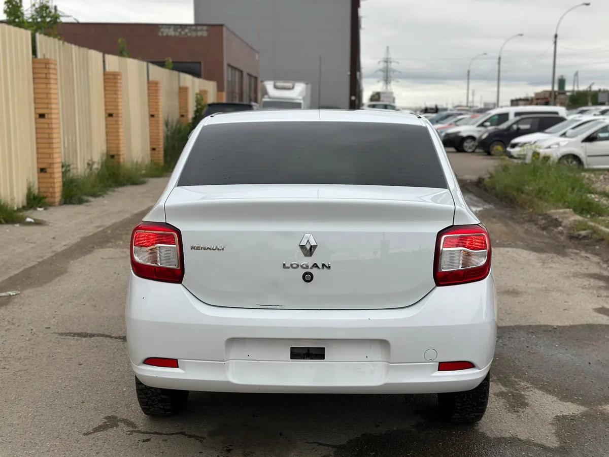 Renault Logan 1.6 MT (82 л.с.)