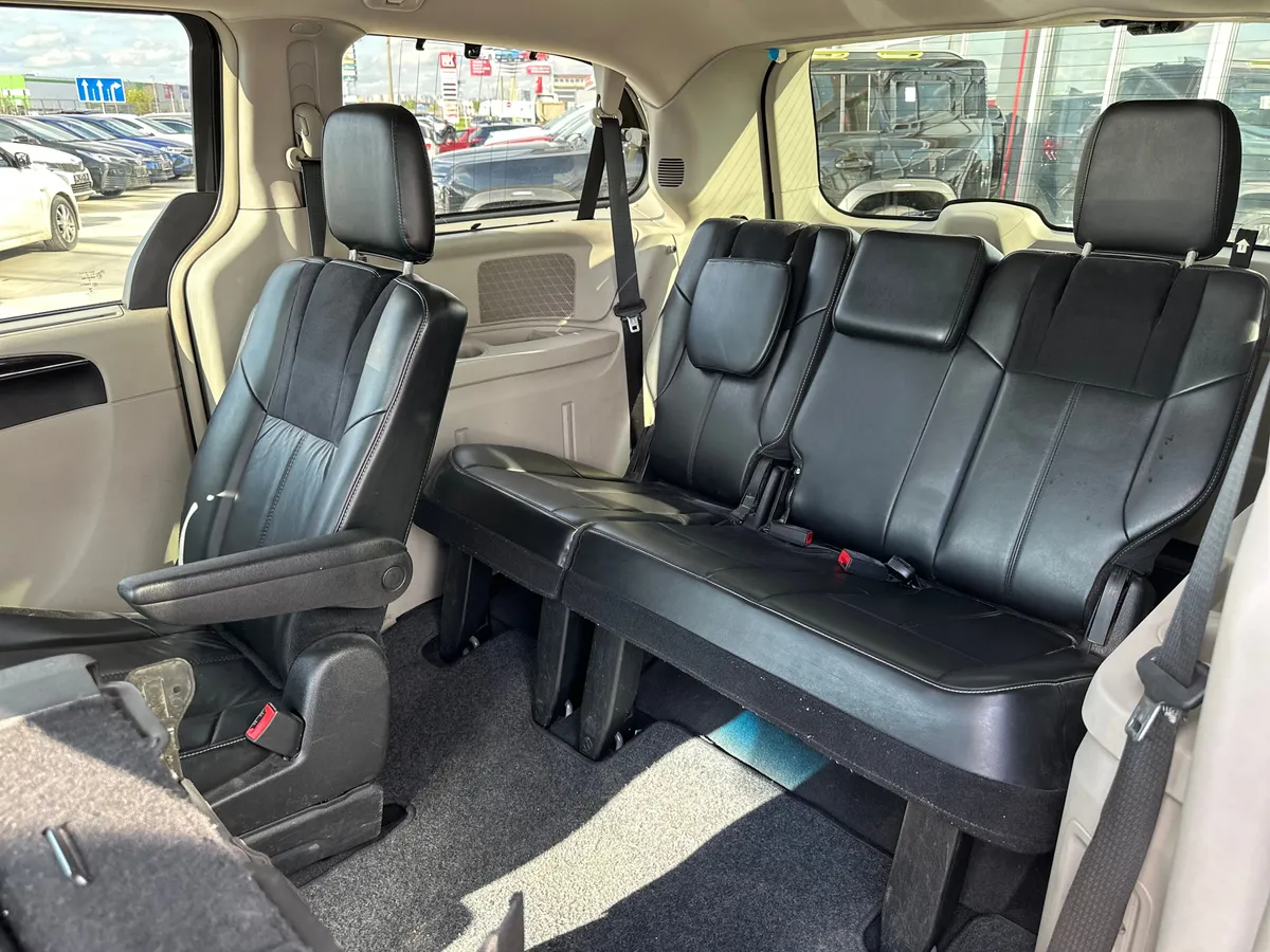 Chrysler Town & Country 3.6 AT (287 л.с.)