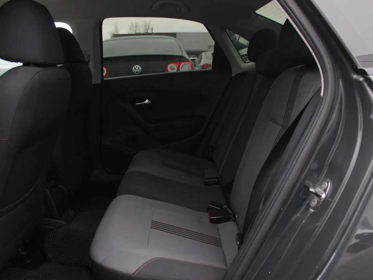 Volkswagen Polo 1.6 MPI MT (90 л.с.)