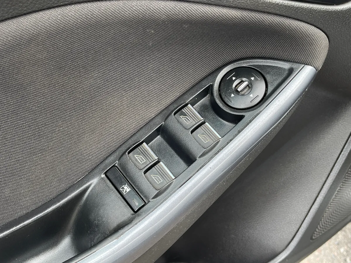 Ford Focus 1.6 PowerShift (125 л.с.), 2012 — фото 11