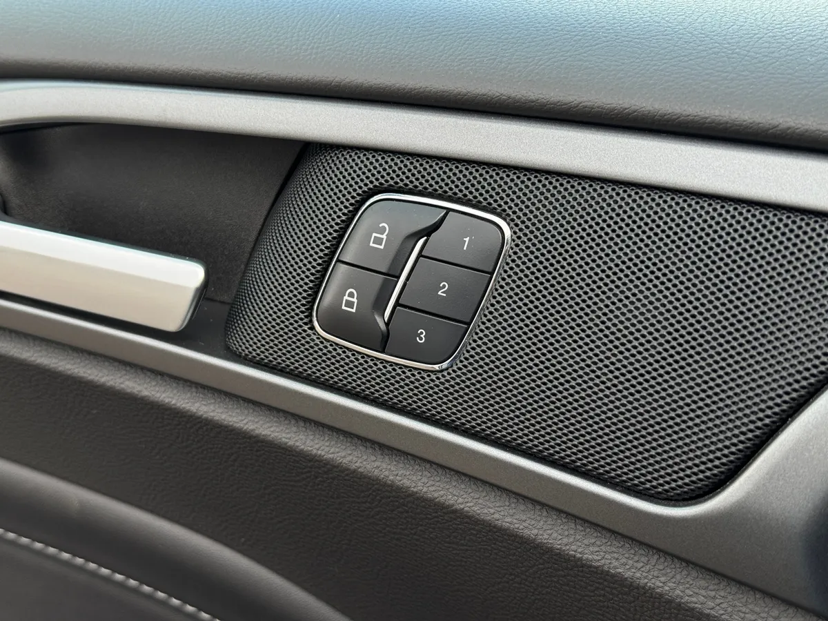 Ford Mondeo 2.0 EcoBoost AT (240 л.с.)