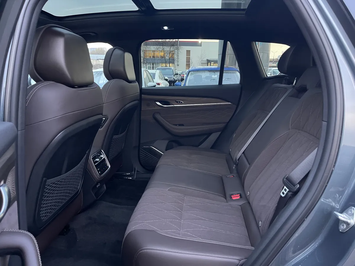 Geely Monjaro 2.0 AT AWD (272 л.с.)