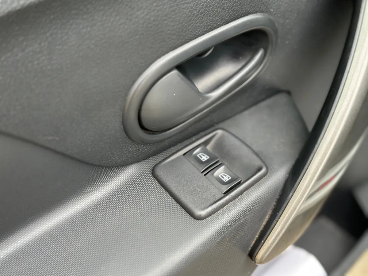 Renault Logan 1.6 MT (82 л.с.)