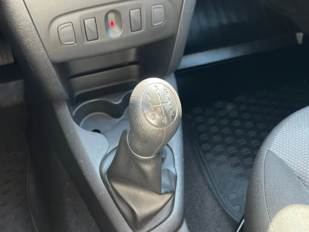 Renault Logan 1.6 MT (82 л.с.), 2021 — фото 10