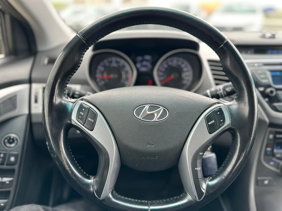 Hyundai Elantra 1.6 AT (132 л.с.)