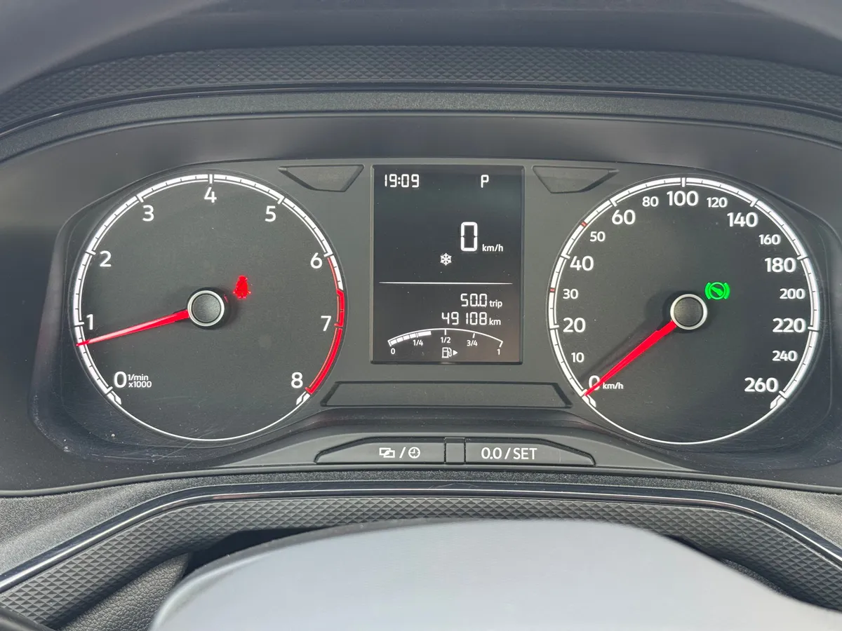 Volkswagen Polo 1.6 MPI AT (110 л.с.)