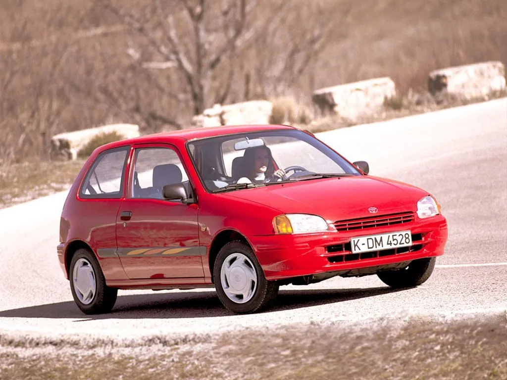 Toyota Starlet 1.3 AT FWD (85 л.с.)