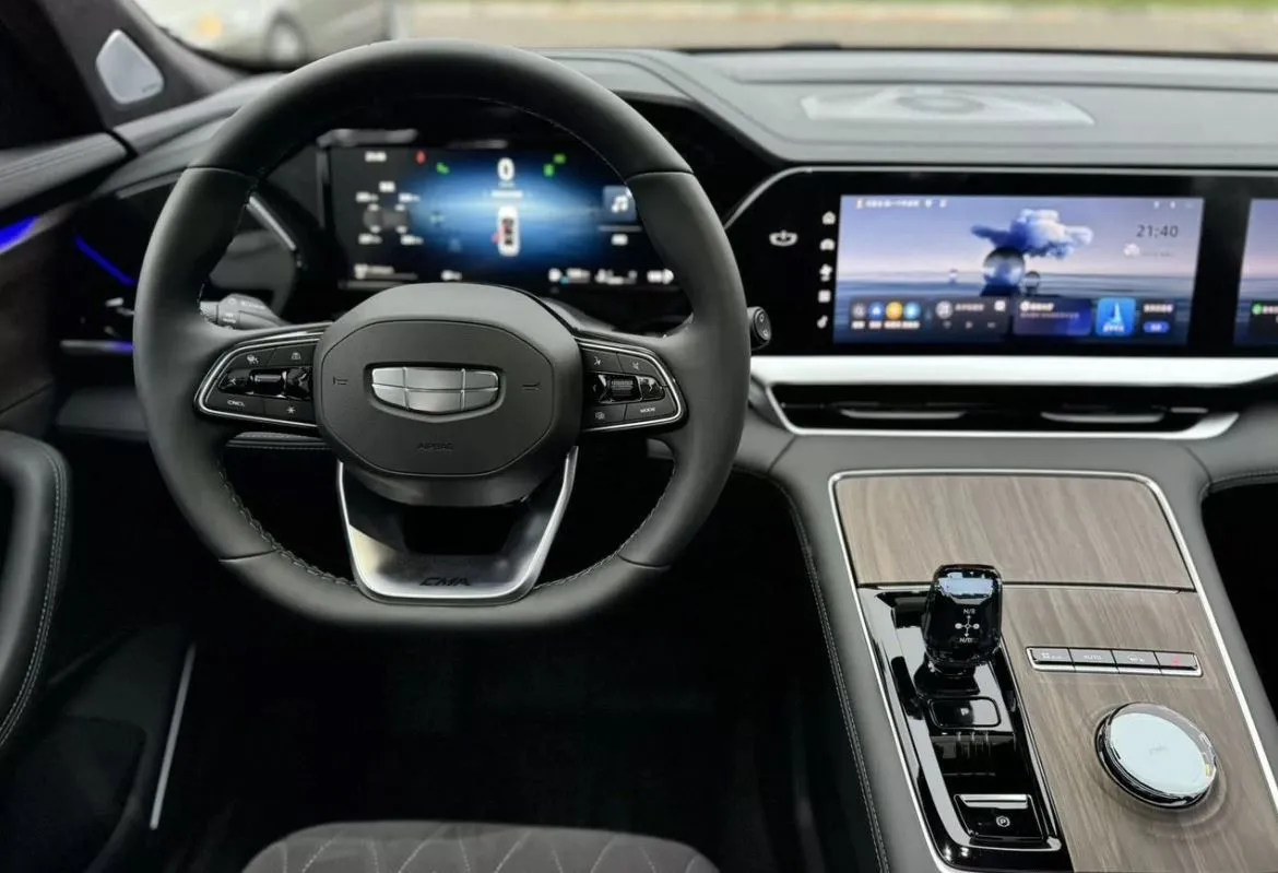 Geely Monjaro 2.0 AT AWD (272 л.с.)