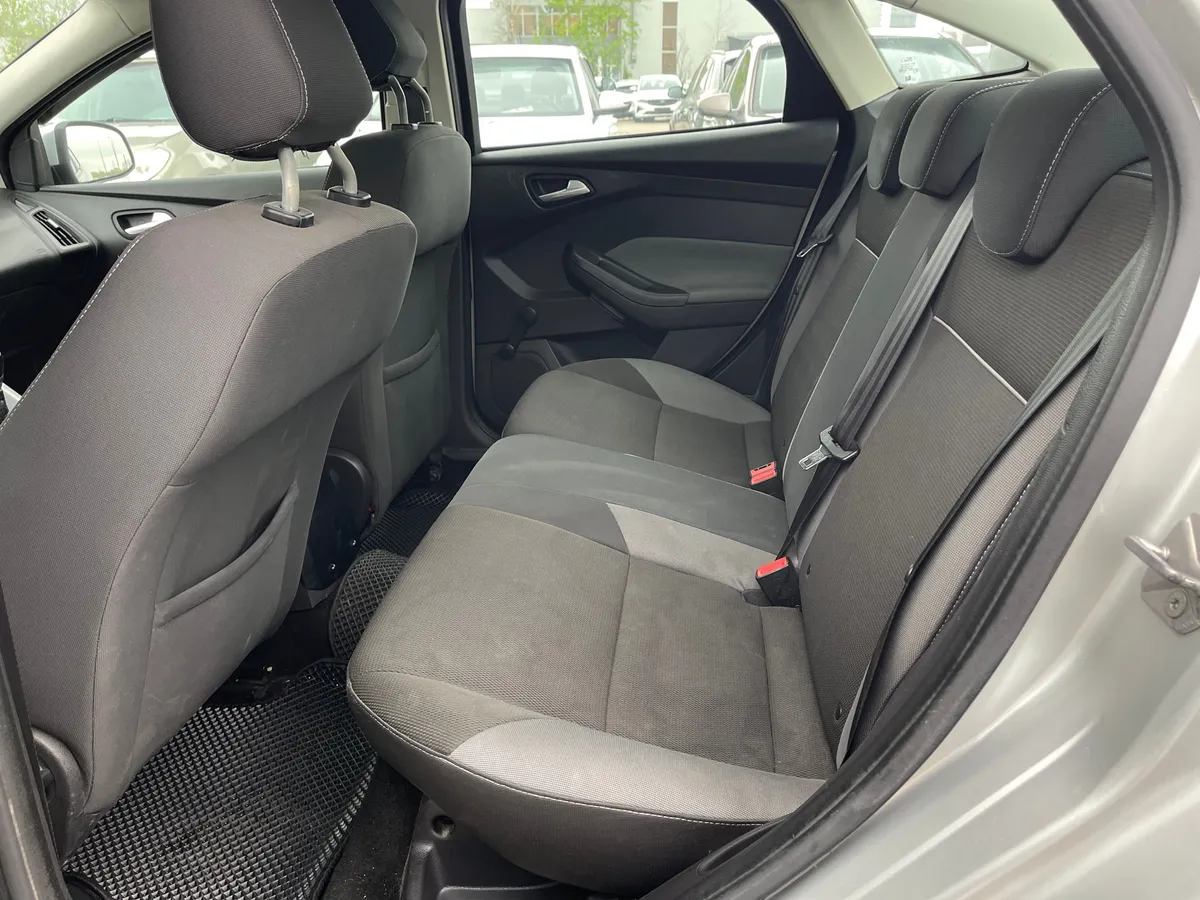 Ford Focus 1.6 MT (105 л.с.)