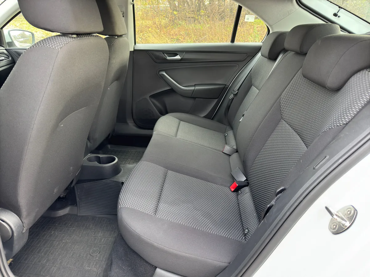 Volkswagen Polo 1.6 MPI AT (110 л.с.)