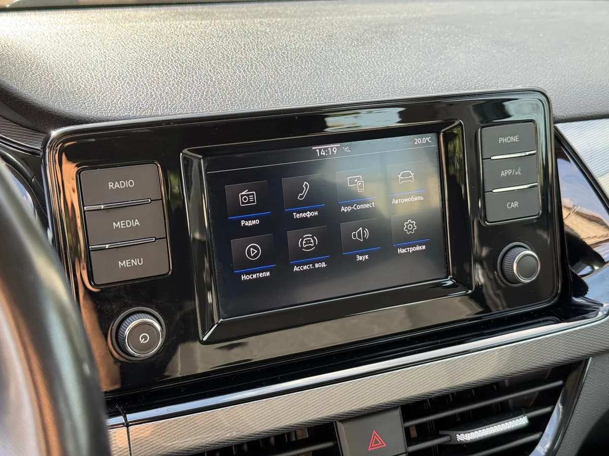 Volkswagen Polo 1.6 AT (110 л.с.)