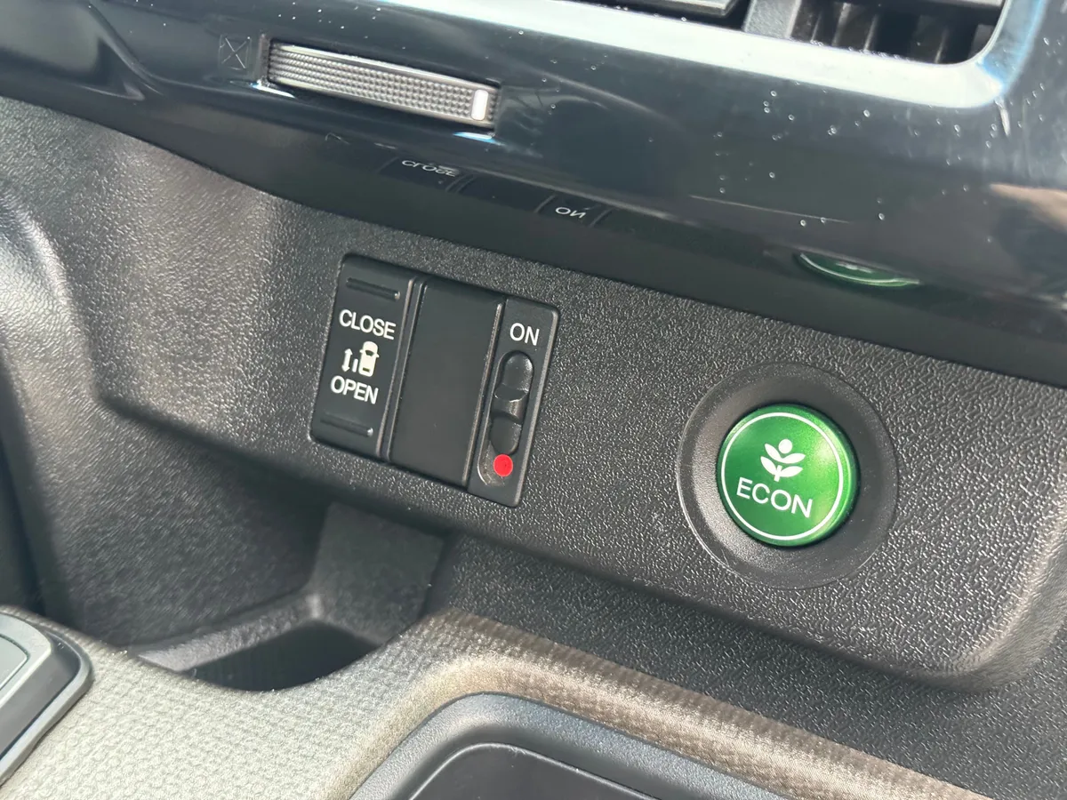 Honda Stepwgn 1.5 AT 4WD (150 л.с.)