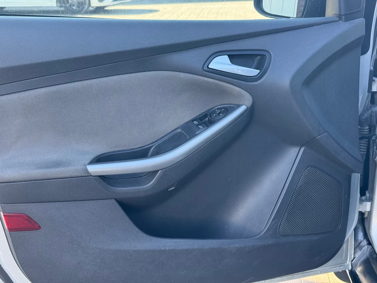 Ford Focus 1.6 MT (105 л.с.)