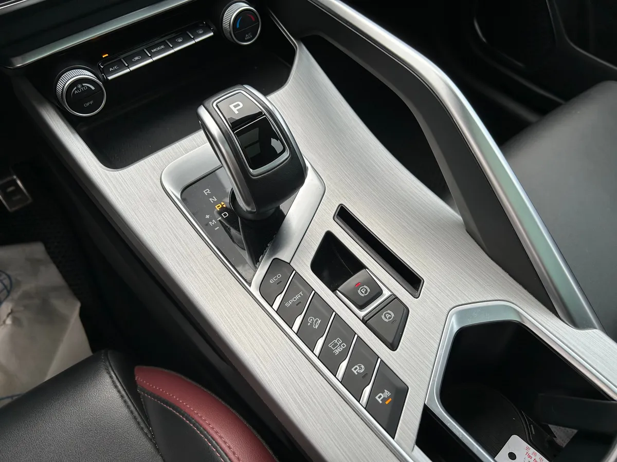 Geely Coolray 1.5 (150 л.с.) бензин, робот, передний привод