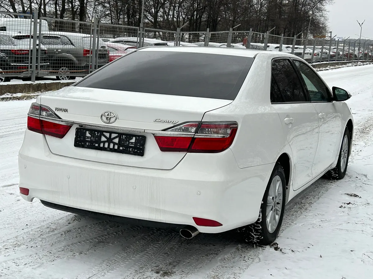 Toyota Camry 2.5 AT (181 л.с.)