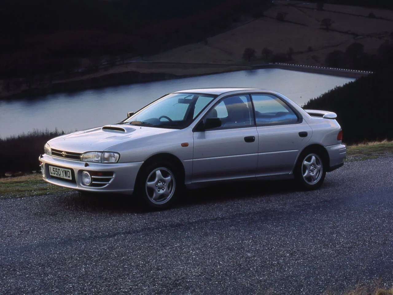 Subaru Impreza 1.8 AT FWD (103 л.с.)