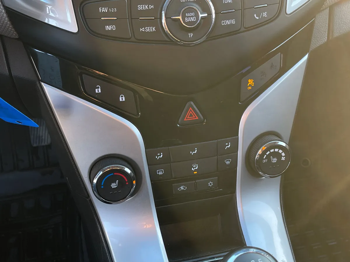 Chevrolet Cruze 1.6 AT (109 л.с.)