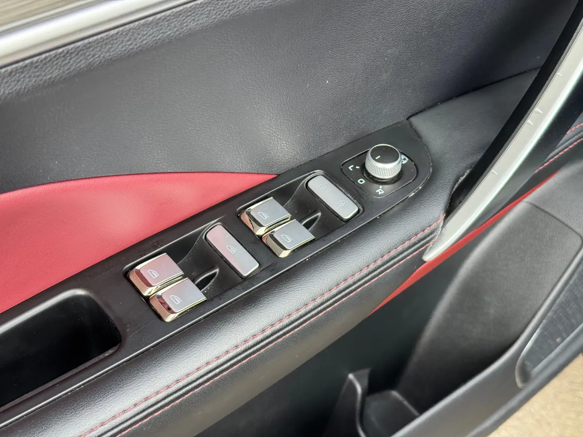 Geely Coolray 1.5 (150 л.с.) бензин, робот, передний привод